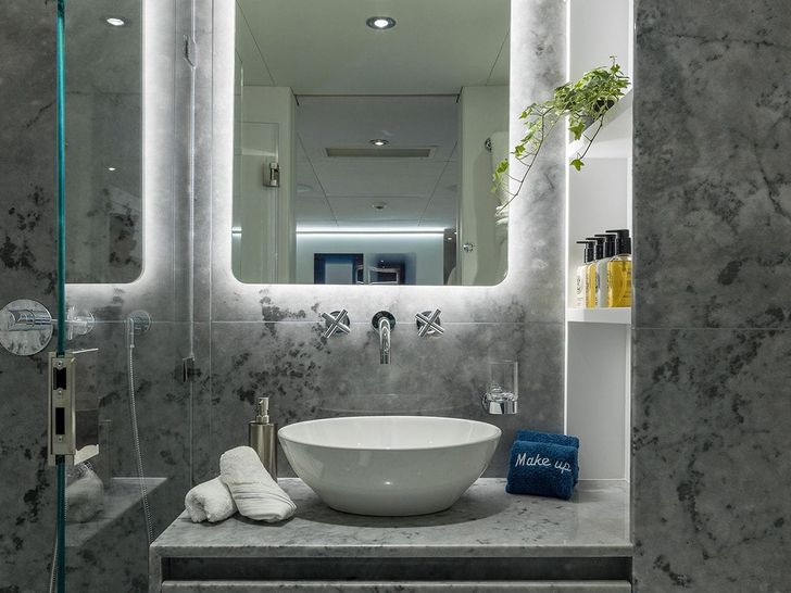 TALIA Heesen 4000 - VIP cabin 1 bathroom TALIA Heesen 4000 - VIP cabin 1 bathroom