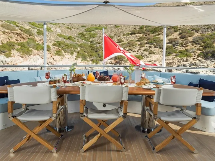 TALIA Heesen 4000 - sky deck alfresco dining area TALIA Heesen 4000 - sky deck alfresco dining area