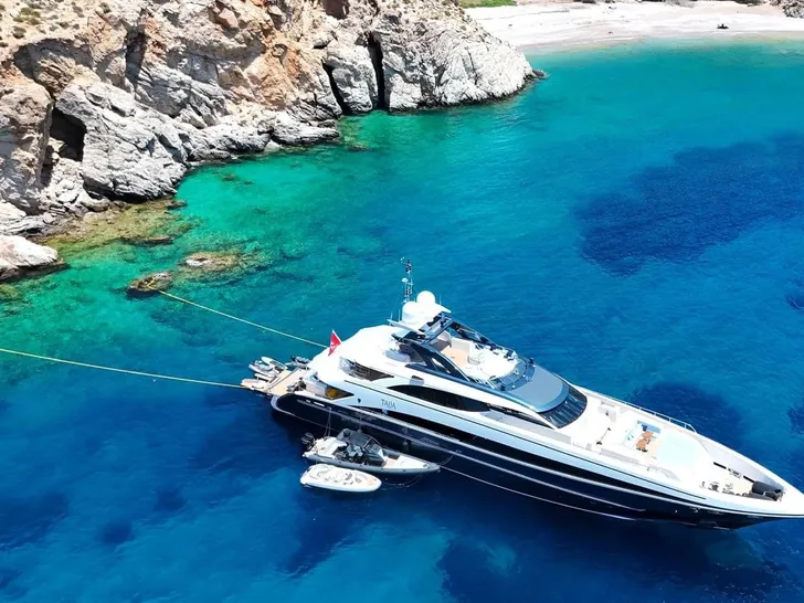 TALIA Heesen 4000 - anchored with the water toys TALIA Heesen 4000 - anchored with the water toys