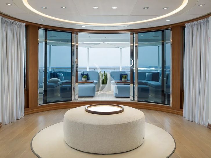 TALIA Heesen 4000 - main saloon entrance TALIA Heesen 4000 - main saloon entrance