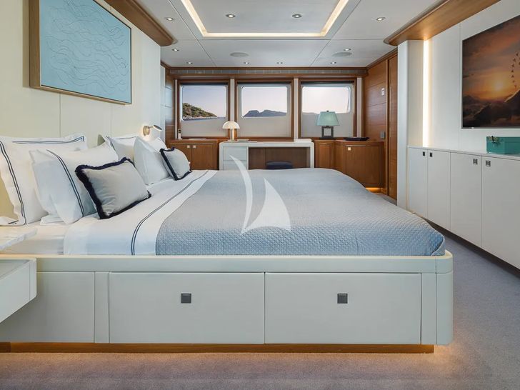 TALIA Heesen 4000 - master cabin other angle TALIA Heesen 4000 - master cabin other angle