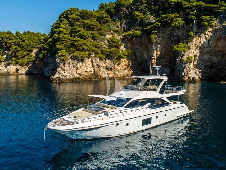 TAMARA II Azimut 66 - anchored TAMARA II Azimut 66 - anchored