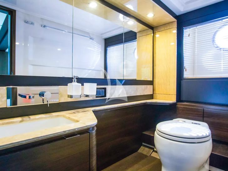 TAMARA II Azimut 66 - master cabin vanity and toilet TAMARA II Azimut 66 - master cabin vanity and toilet