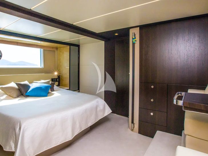 TAMARA II Azimut 66 - master cabin TAMARA II Azimut 66 - master cabin