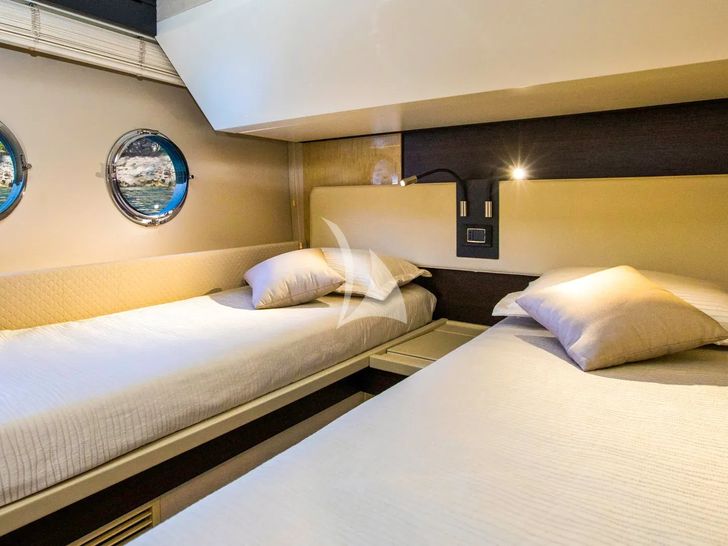 TAMARA II Azimut 66 - twin cabin TAMARA II Azimut 66 - twin cabin