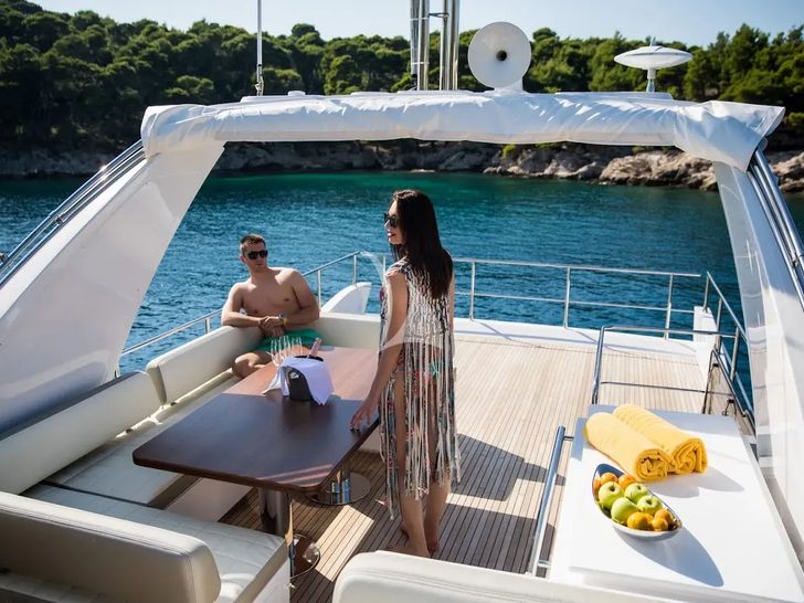 TAMARA II Azimut 66 - guests on the flybridge TAMARA II Azimut 66 - guests on the flybridge