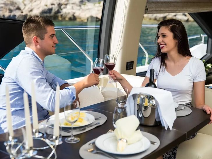 TAMARA II Azimut 66 - romantic date TAMARA II Azimut 66 - romantic date