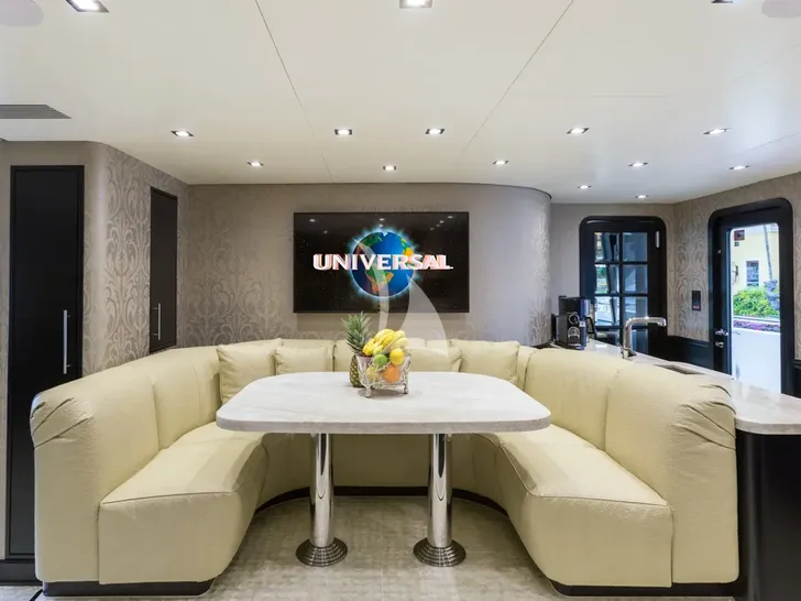 TANZANITE Westship 145 - another diner with TV TANZANITE Westship 145 - another diner with TV