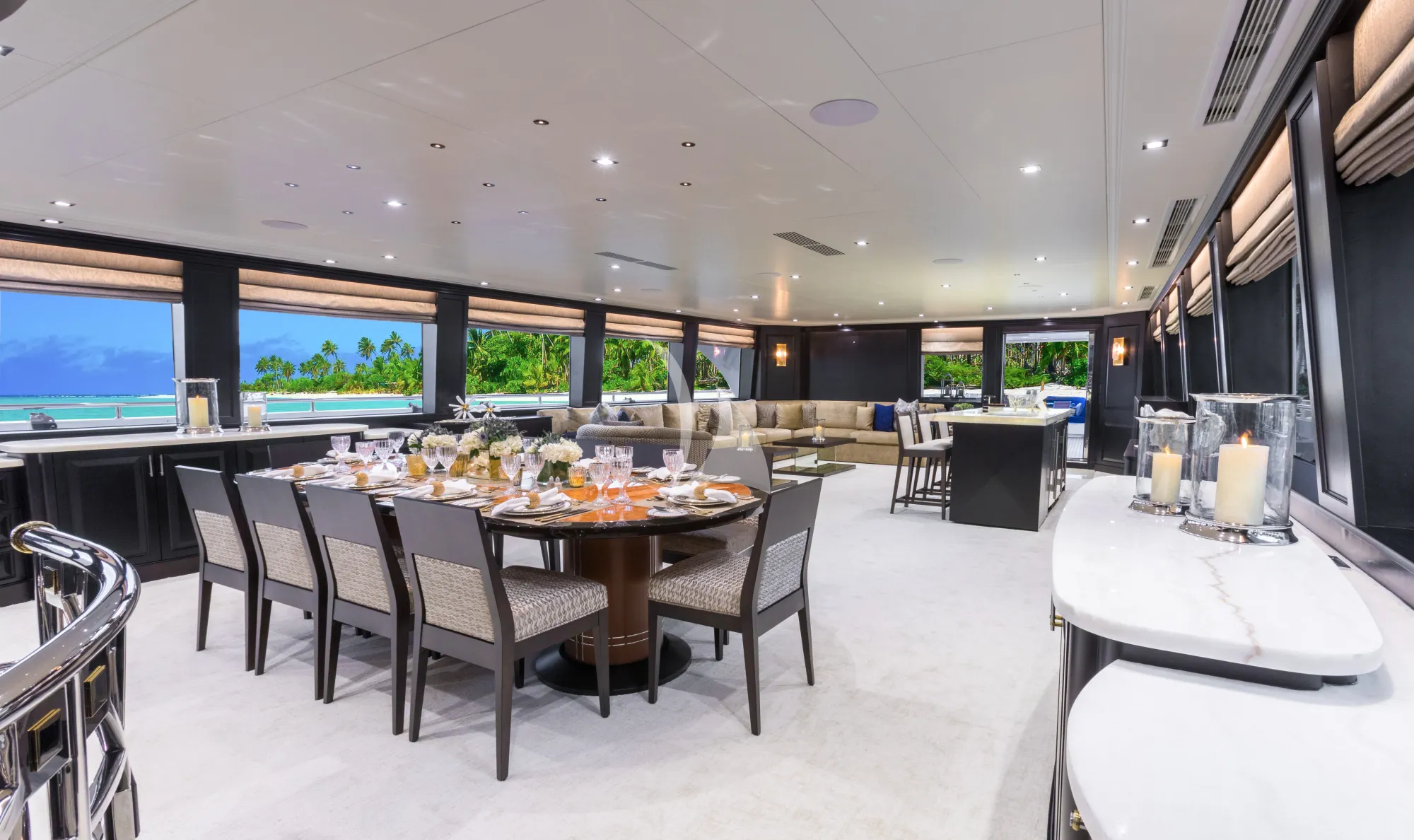 TANZANITE Westship 145 - main dining area and saloon bar