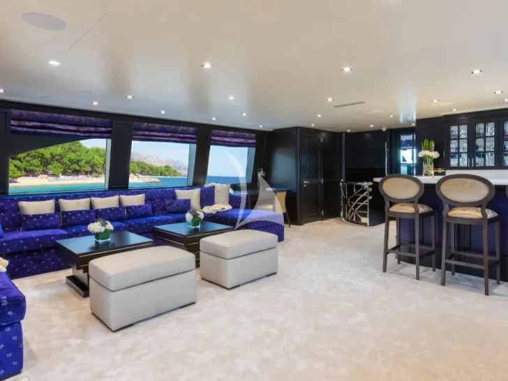 TANZANITE Westship 145 - sky lounge with bar TANZANITE Westship 145 - sky lounge with bar