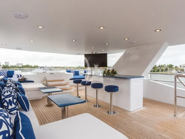 TANZANITE Westship 145 - sundeck bar lounge TANZANITE Westship 145 - sundeck bar lounge
