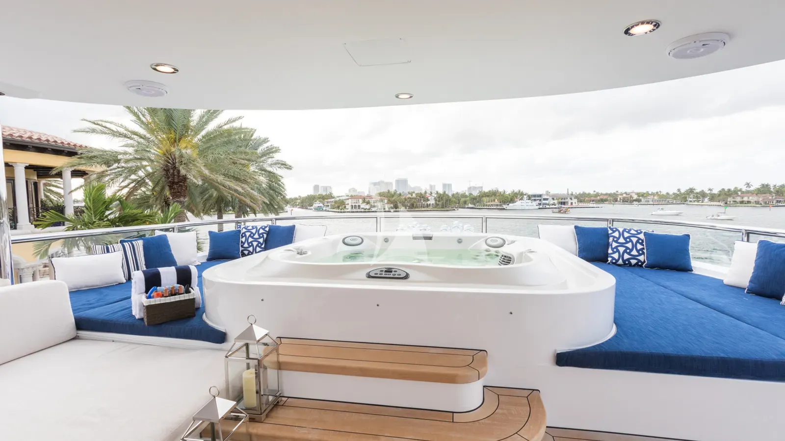 TANZANITE Westship 145 - sundeck jacuzzi and sunbathing area