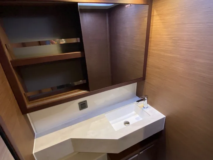 TATRY Lagoon 46F - cabin 2 bathroom TATRY Lagoon 46F - cabin 2 bathroom