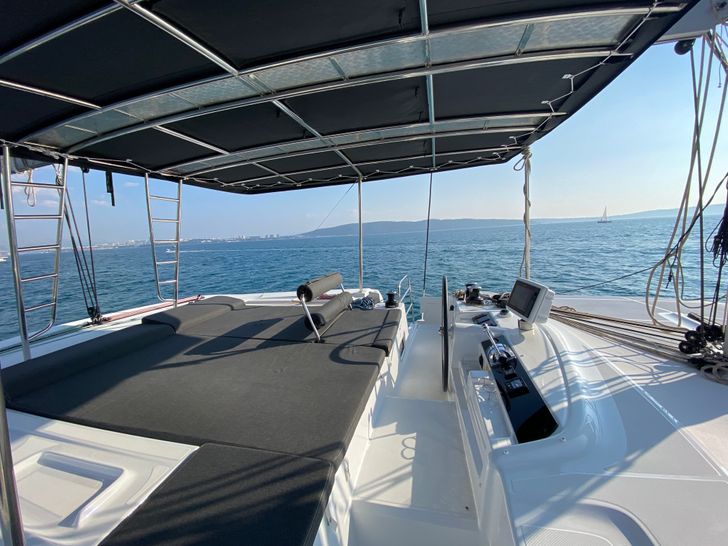 TATRY Lagoon 46F - flybridge sun bed TATRY Lagoon 46F - flybridge sun bed