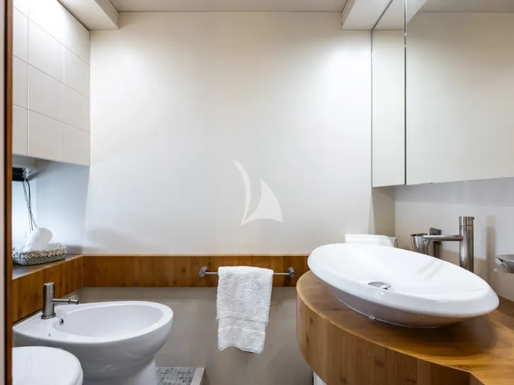 TAYYARAH AB 78 - VIP cabin bathroom TAYYARAH AB 78 - VIP cabin bathroom