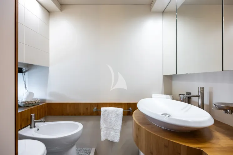 Charter Yacht TAYYARAH - AB 78 - 3 Cabins - Cannes - St Tropez - Nice - Antibes - Monaco - The French Riviera Day Charter Yacht