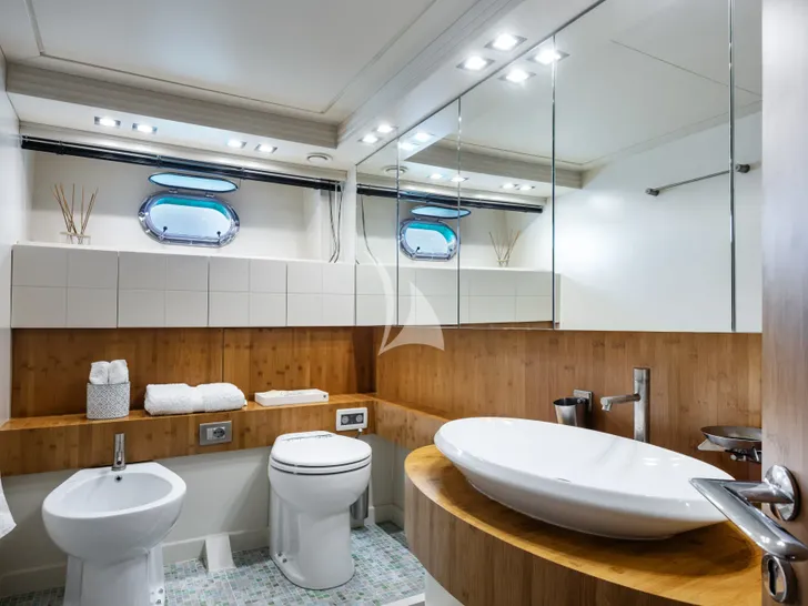TAYYARAH AB 78 - master cabin bathroom TAYYARAH AB 78 - master cabin bathroom