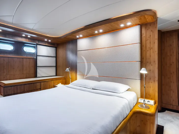 TAYYARAH AB 78 - master cabin bed TAYYARAH AB 78 - master cabin bed