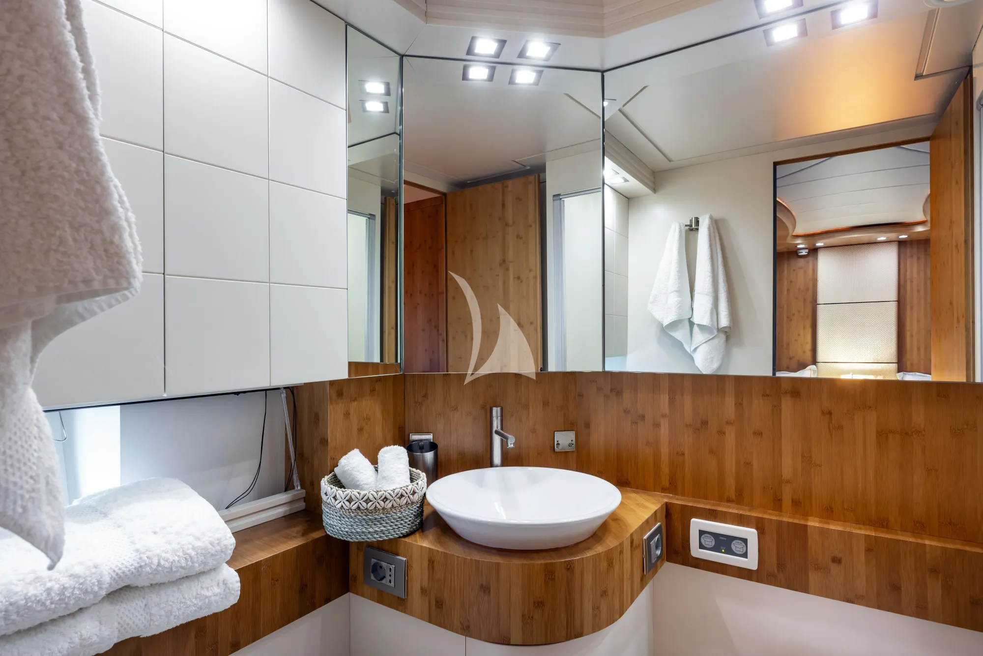 Charter Yacht TAYYARAH - AB 78 - 3 Cabins - Cannes - St Tropez - Nice - Antibes - Monaco - The French Riviera Day Charter Yacht