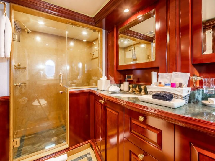 TCB Trinity 164 - VIP cabin 2 bathroom TCB Trinity 164 - VIP cabin 2 bathroom