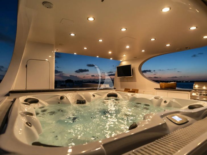 TCB Trinity 164 - jacuzzi at night TCB Trinity 164 - jacuzzi at night