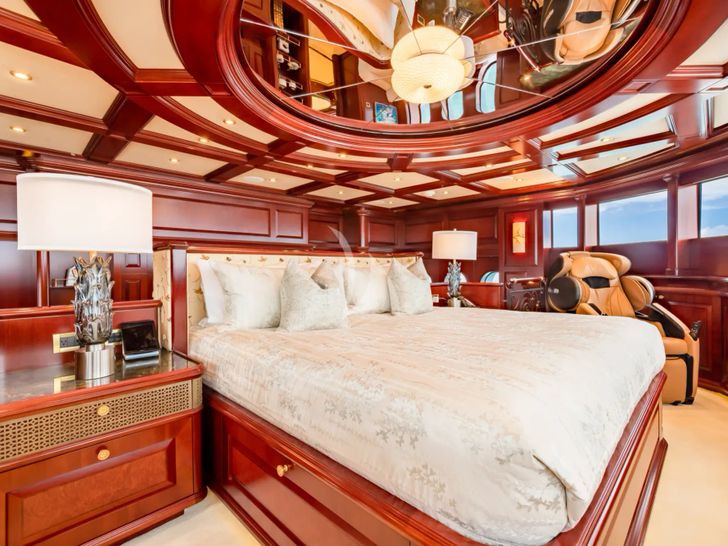 TCB Trinity 164 - master cabin TCB Trinity 164 - master cabin
