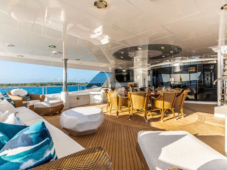 TCB Trinity 164 - sky deck aft TCB Trinity 164 - sky deck aft