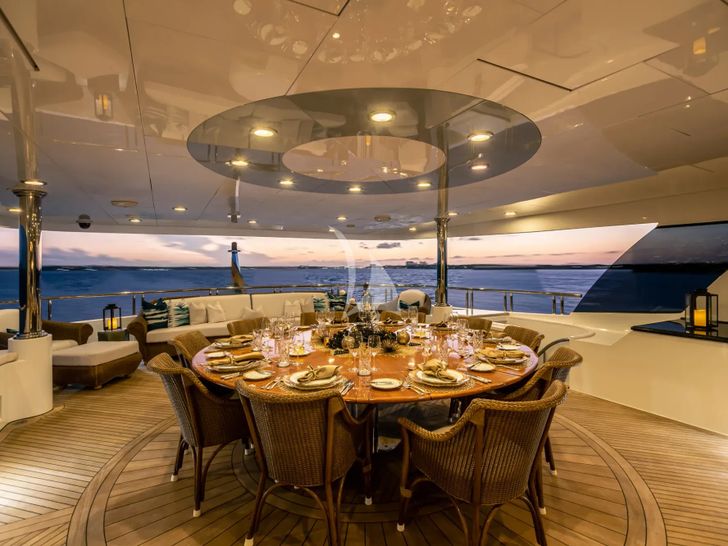 TCB Trinity 164 - sky deck alfresco dining area TCB Trinity 164 - sky deck alfresco dining area