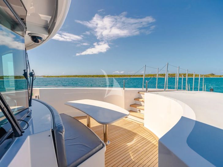 TCB Trinity 164 - sky deck forward TCB Trinity 164 - sky deck forward