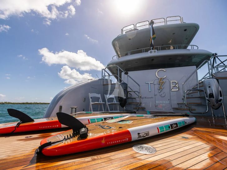 TCB Trinity 164 - swim platfrom with the paddleboard TCB Trinity 164 - swim platfrom with the paddleboard
