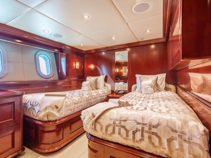 TCB Trinity 164 - twin cabin 1 with Pullman TCB Trinity 164 - twin cabin 1 with Pullman