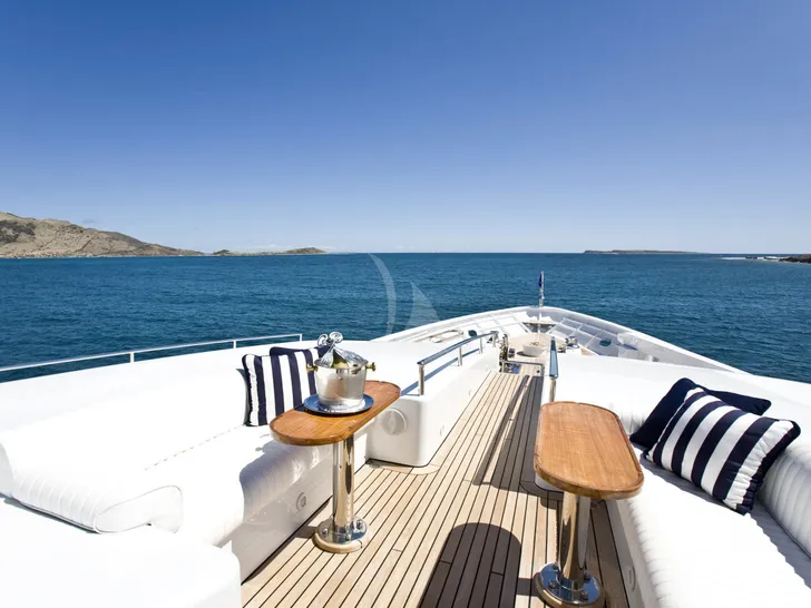 TE MANU Codecasa 49 Foredeck Seating TE MANU Codecasa 49 Foredeck Seating