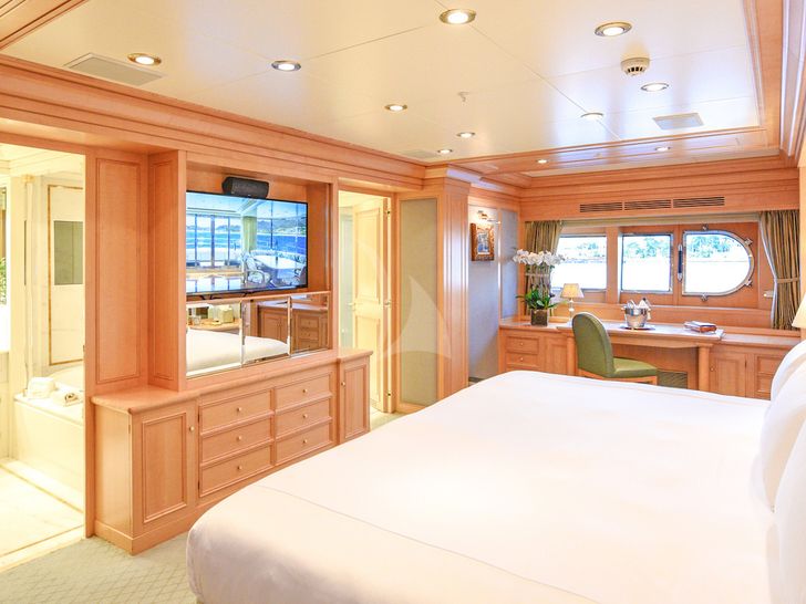 TE MANU Codecasa 49 Master Stateroom2