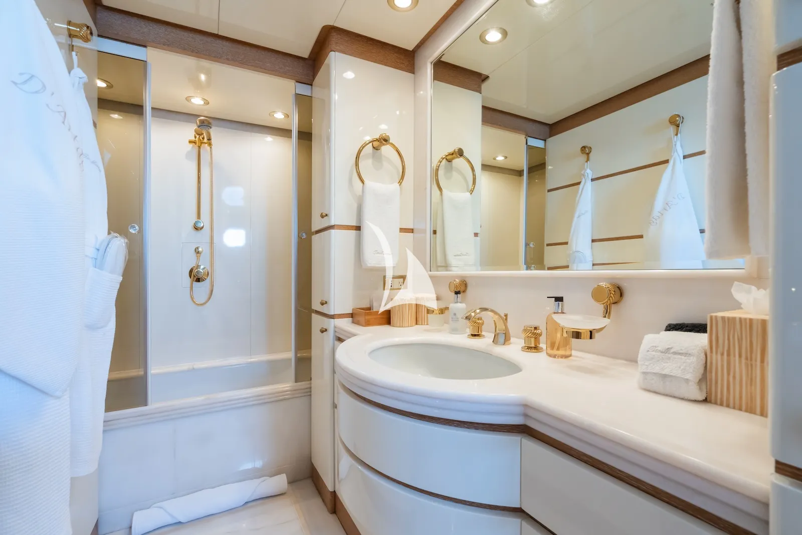 Charter Yacht TE MANU - Codecasa 49m - 6 Cabins - Cannes - Monaco - St Tropez - Nice - Antibes - The French Riviera