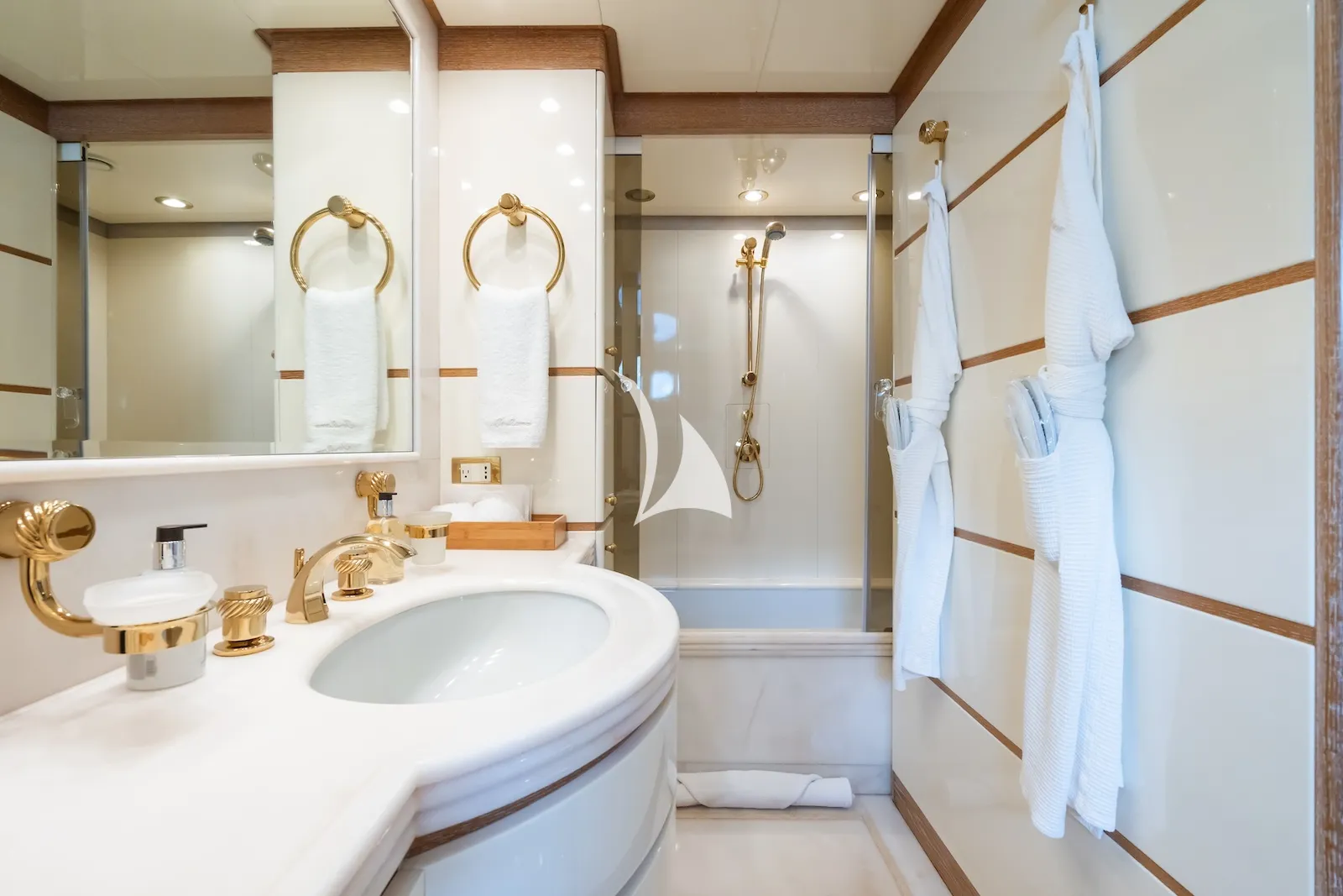 Charter Yacht TE MANU - Codecasa 49m - 6 Cabins - Cannes - Monaco - St Tropez - Nice - Antibes - The French Riviera