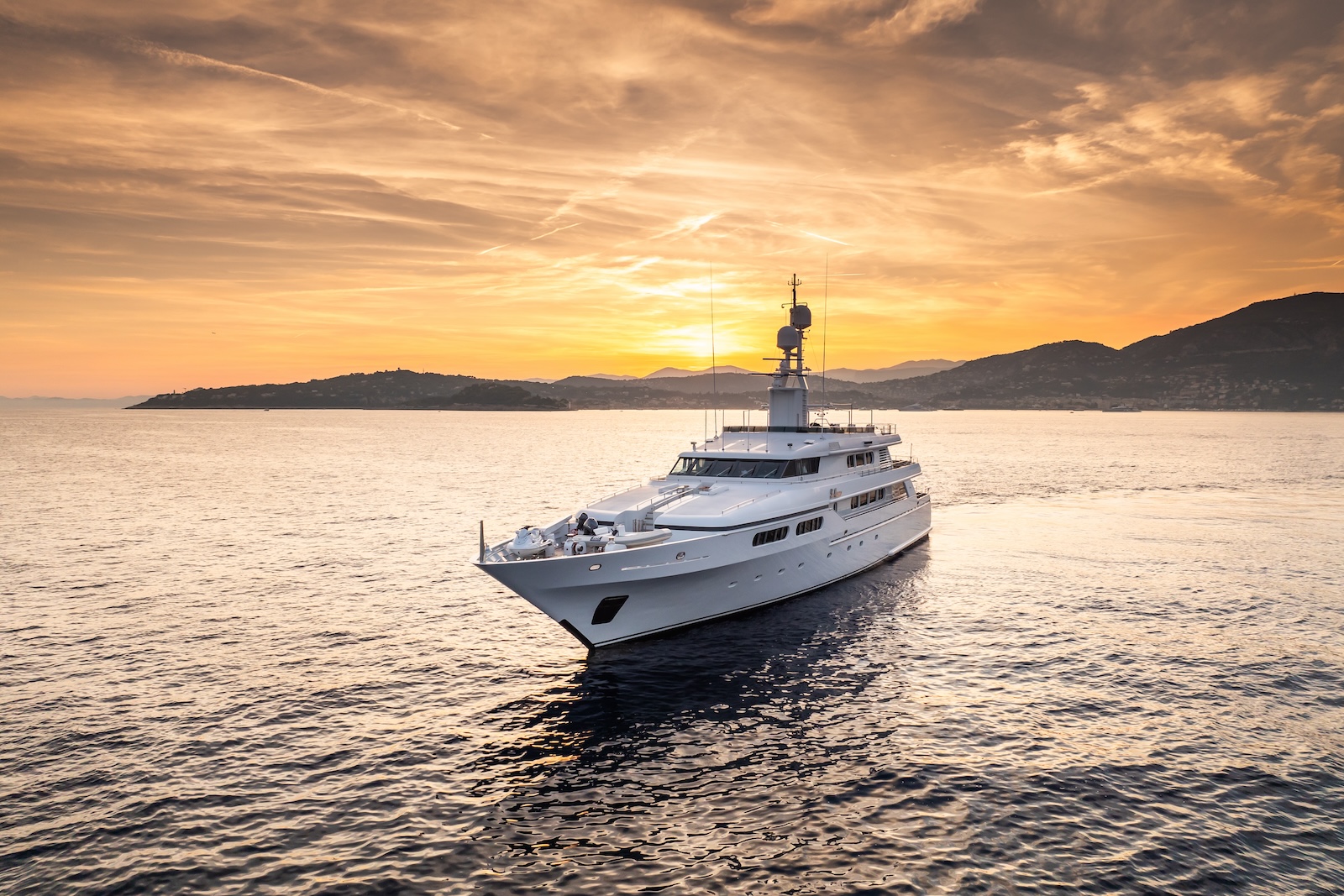 Charter Yacht TE MANU - Codecasa 49m - 6 Cabins - Cannes - Monaco - St Tropez - Nice - Antibes - The French Riviera