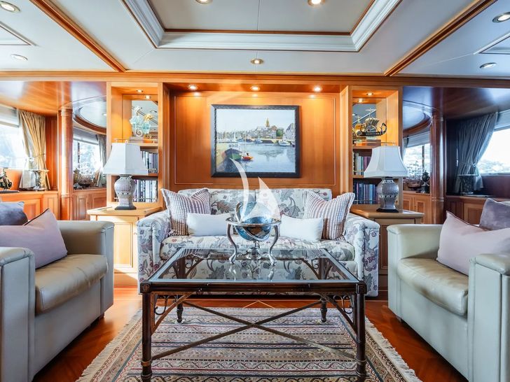 TE MANU Codecasa 49m - main deck library lounge TE MANU Codecasa 49m - main deck library lounge
