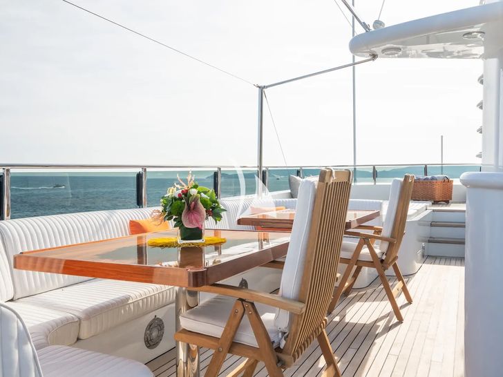 TE MANU Codecasa 49m - sundeck alfresco dining area TE MANU Codecasa 49m - sundeck alfresco dining area
