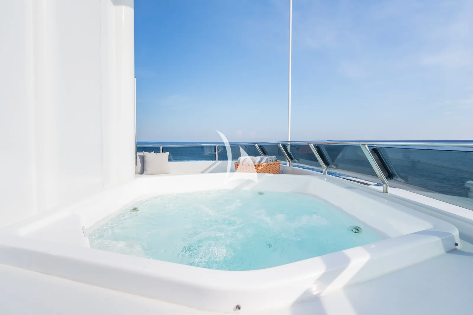 Charter Yacht TE MANU - Codecasa 49m - 6 Cabins - Cannes - Monaco - St Tropez - Nice - Antibes - The French Riviera