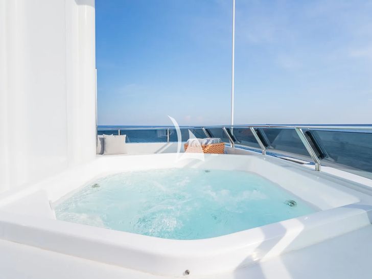 TE MANU Codecasa 49m - sundeck jacuzzi TE MANU Codecasa 49m - sundeck jacuzzi