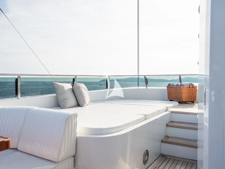 TE MANU Codecasa 49m - sundeck sunbathing area TE MANU Codecasa 49m - sundeck sunbathing area