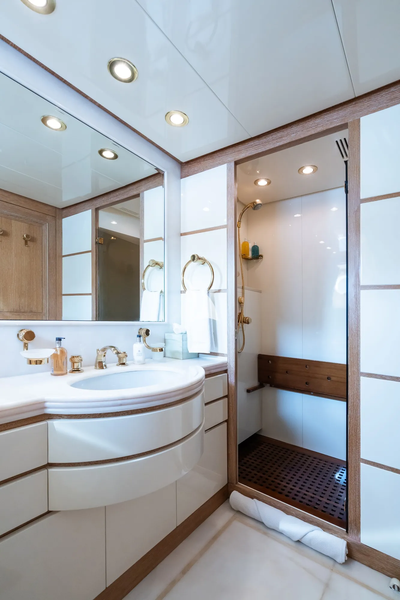 Charter Yacht TE MANU - Codecasa 49m - 6 Cabins - Cannes - Monaco - St Tropez - Nice - Antibes - The French Riviera