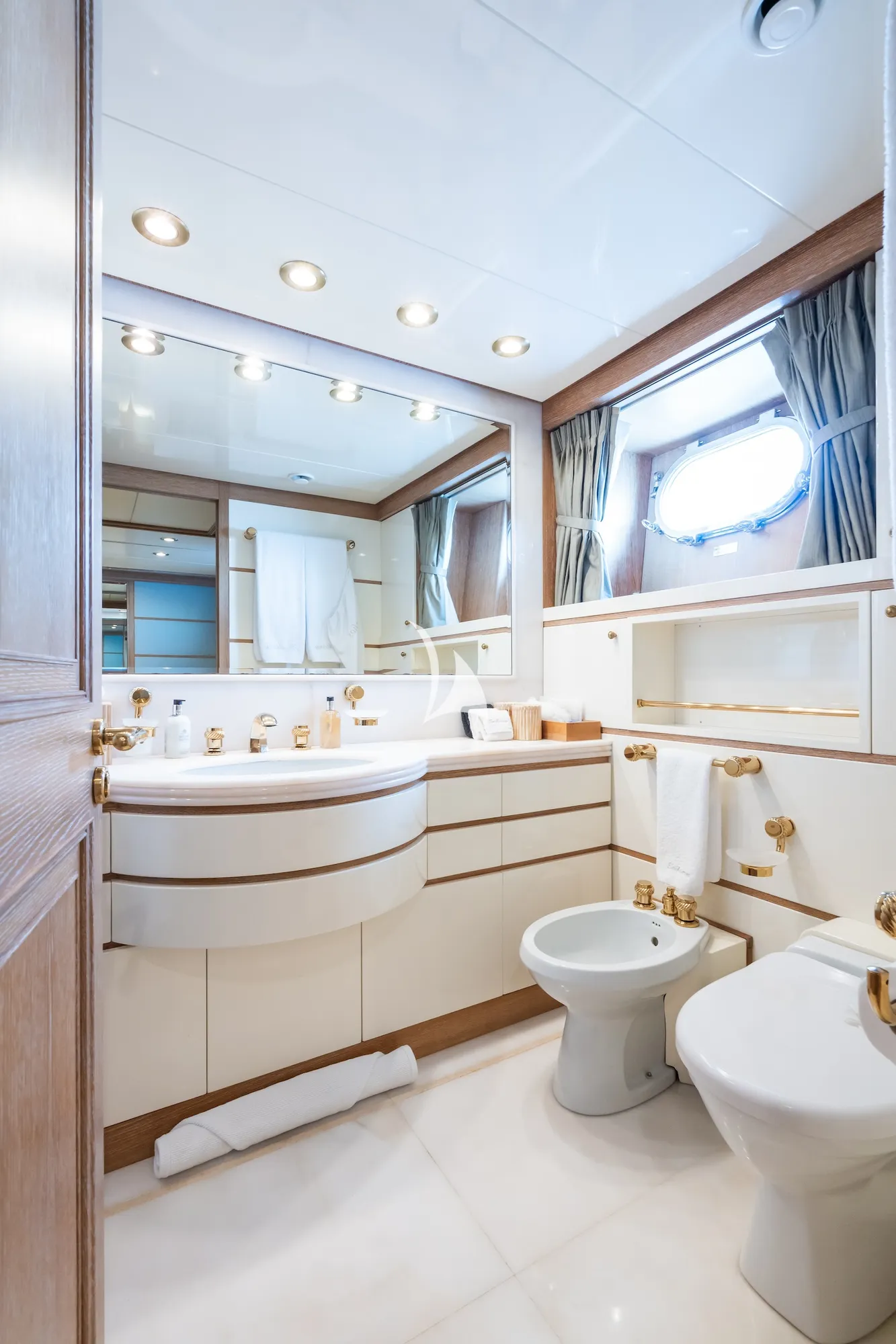 Charter Yacht TE MANU - Codecasa 49m - 6 Cabins - Cannes - Monaco - St Tropez - Nice - Antibes - The French Riviera