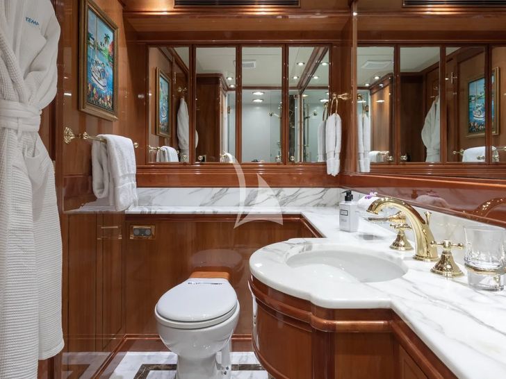 TEMPTATION Palmer Johnson 123 - VIP cabin 1 bathroom TEMPTATION Palmer Johnson 123 - VIP cabin 1 bathroom