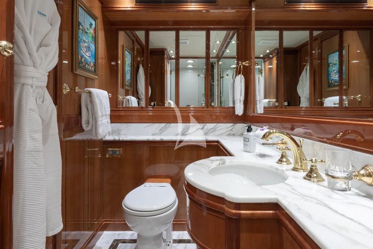 Charter Yacht TEMPTATION - Palmer Johnson 123 - 4 Cabins - Nassau - Exumas - Bahamas