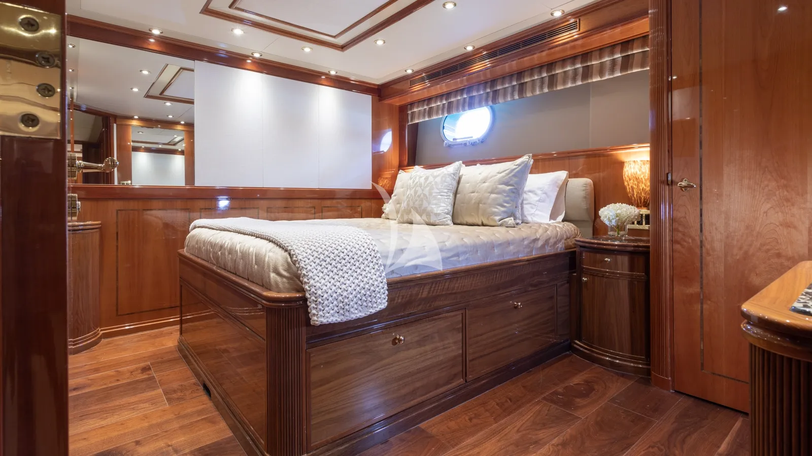 Charter Yacht TEMPTATION - Palmer Johnson 123 - 4 Cabins - Nassau - Exumas - Bahamas