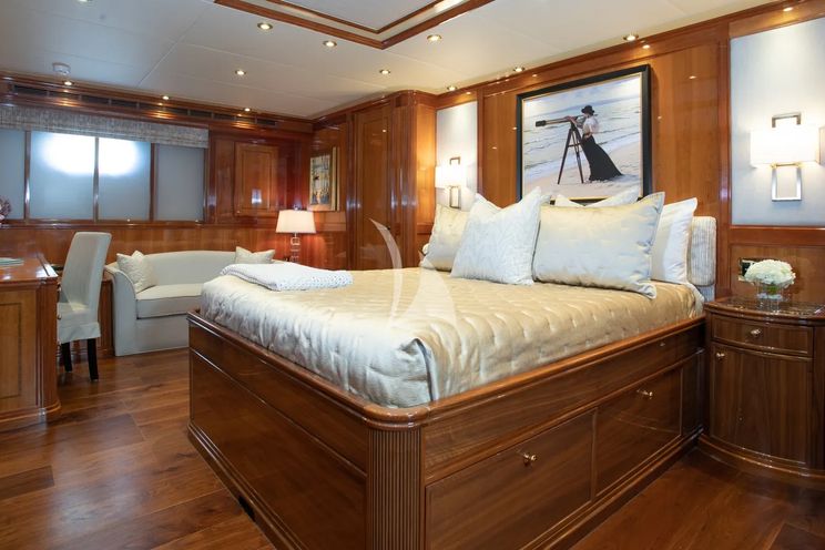 Charter Yacht TEMPTATION - Palmer Johnson 123 - 4 Cabins - Nassau - Exumas - Bahamas