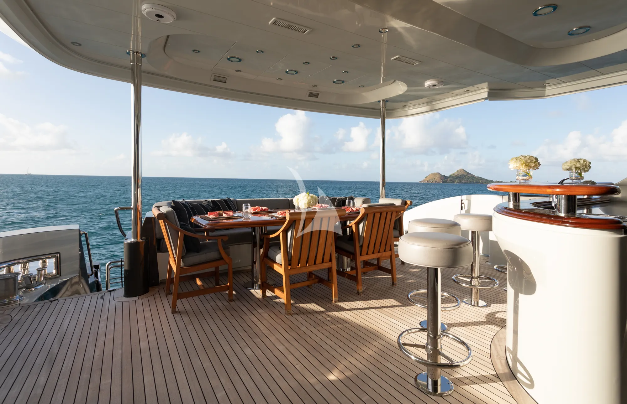 Charter Yacht TEMPTATION - Palmer Johnson 123 - 4 Cabins - Nassau - Exumas - Bahamas