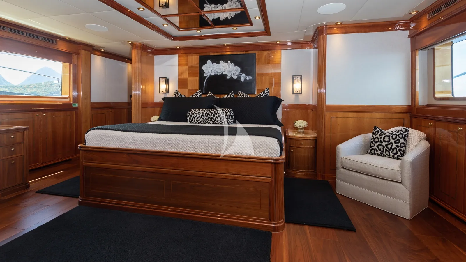 Charter Yacht TEMPTATION - Palmer Johnson 123 - 4 Cabins - Nassau - Exumas - Bahamas