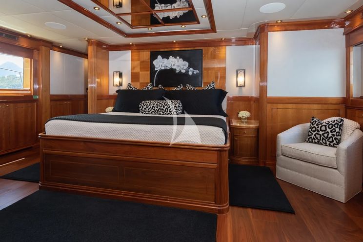 Charter Yacht TEMPTATION - Palmer Johnson 123 - 4 Cabins - Nassau - Exumas - Bahamas